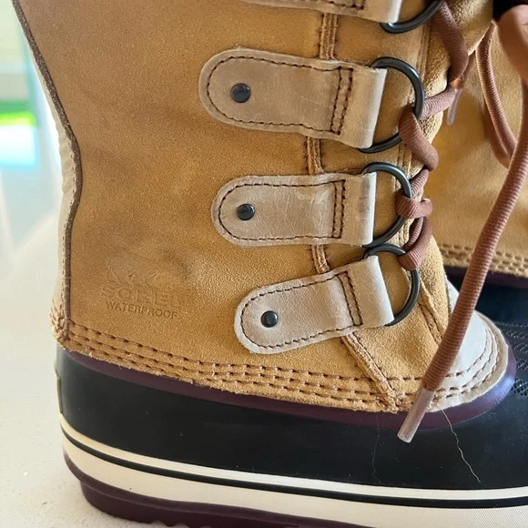 Sorel Joan of Arctic boots in Taffy and Royale. Size 8. - Picture 7 of 10
